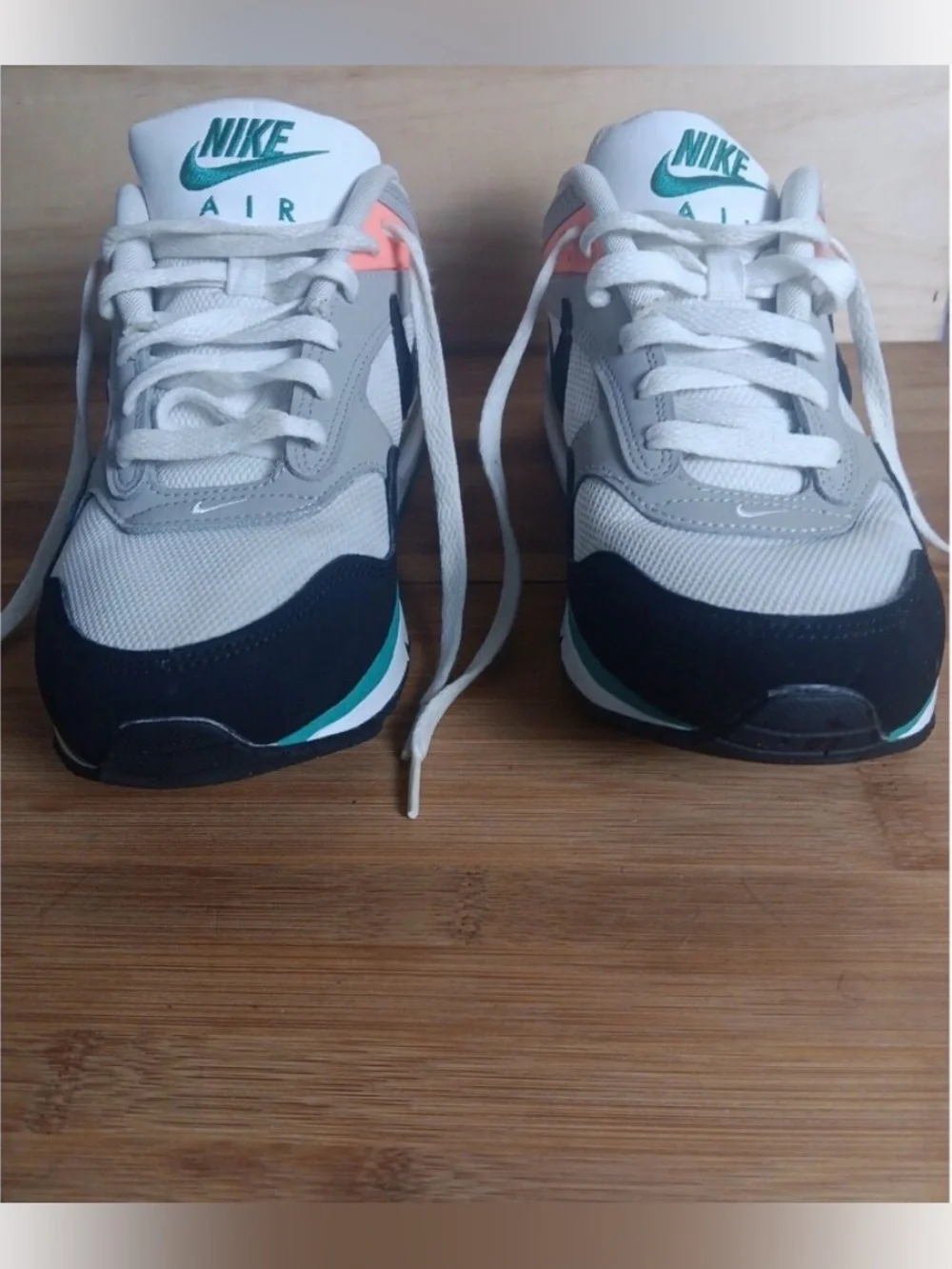 Nike Air Max Correlate women's sneaker Black, White, Teal & Pink size 10 -EUC